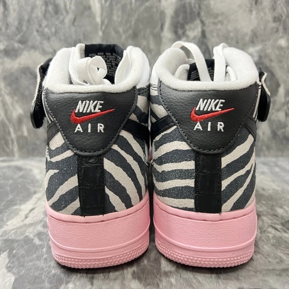 Air Force 1s' 07 mids Tunnel Walks - Picture 2 of 3